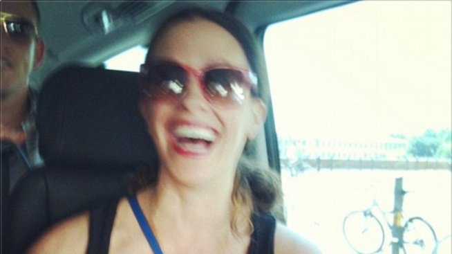 Аланис Морисет сподели снимка как кърми сина си