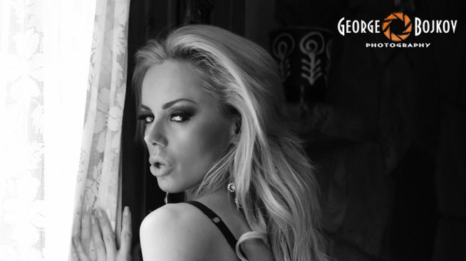 Анн-Джи се разсъблече в нова фотосесия