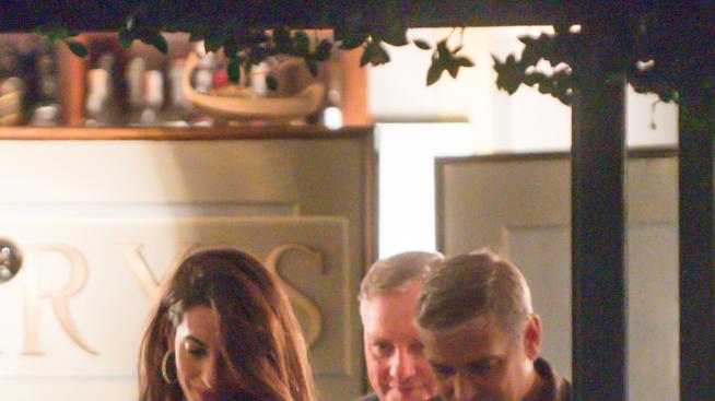 Амал в прозрачна рокля на бар