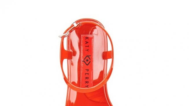 Кейти Пери в модата: Ароматизирани сандали