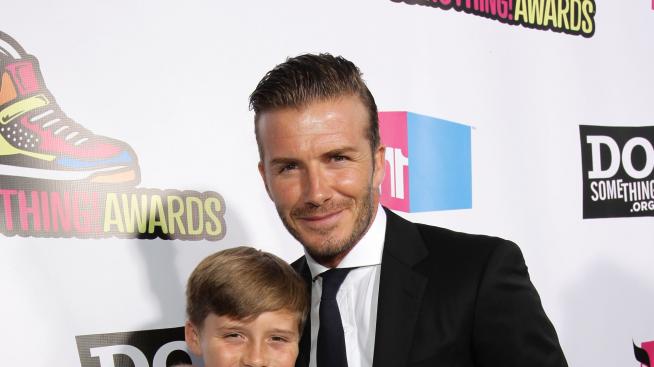 Бекъм хранел малката Харпър