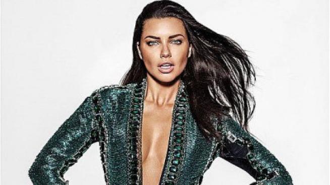 Адриана Лима показва защо жените ѝ завиждат