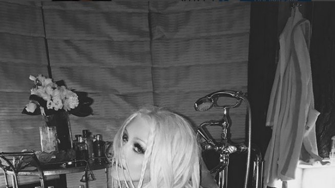 И Кристина Агилера с домашна еротика