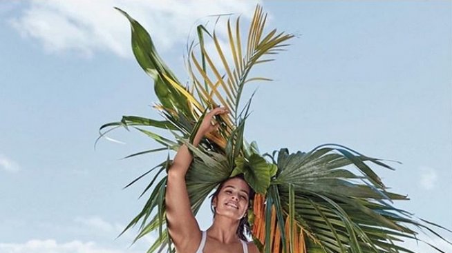 Ашли Греъм в лятно настроение и... целулит!