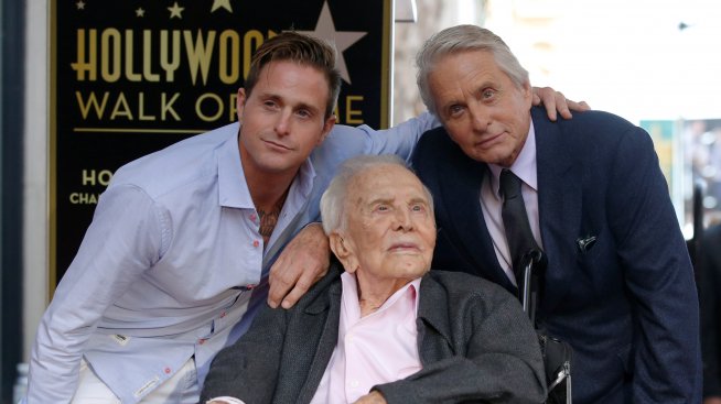 Кърк Дъглас на 102 г.: Да бъдем добри в тези сурови времена