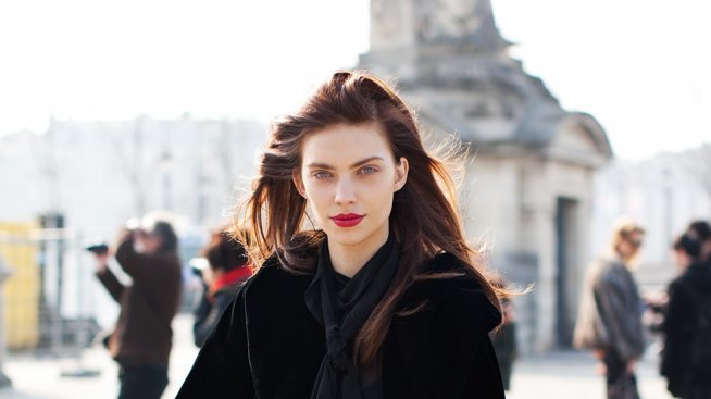 Черно кадифе, червени устни