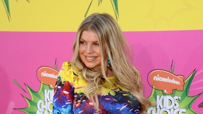 Фърги дебютира бременното си коремче