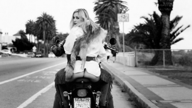 Щерката на Деми показа задните си части (снимки)