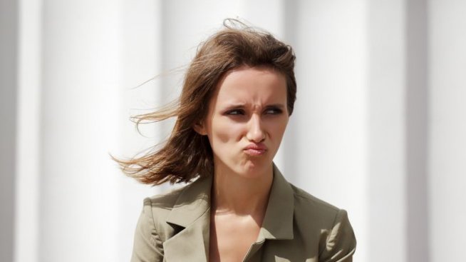 Дамите яхват метлата сутрин