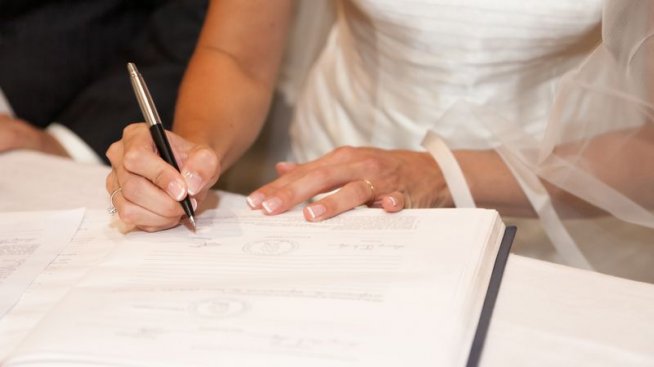 Какво се случва с фамилията след сватбата?