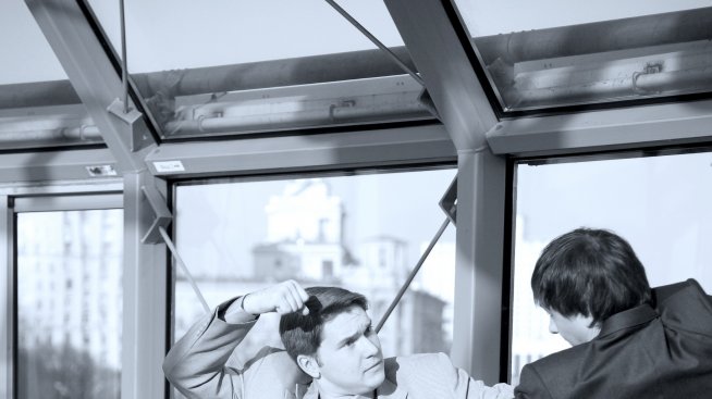 Миризливците и скатавките са най-дразнещи в офиса