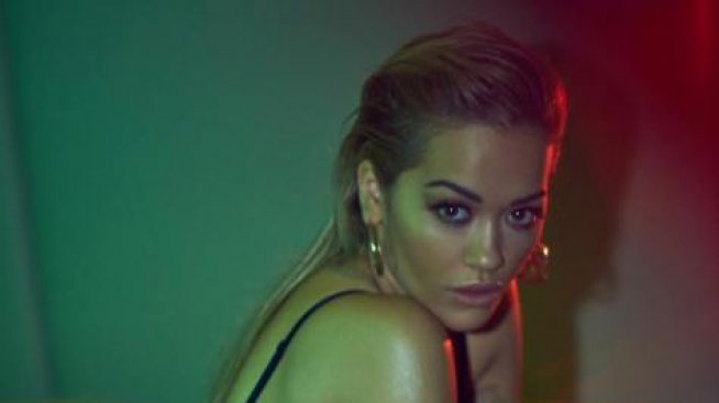 Секси: Рита Ора по дантела