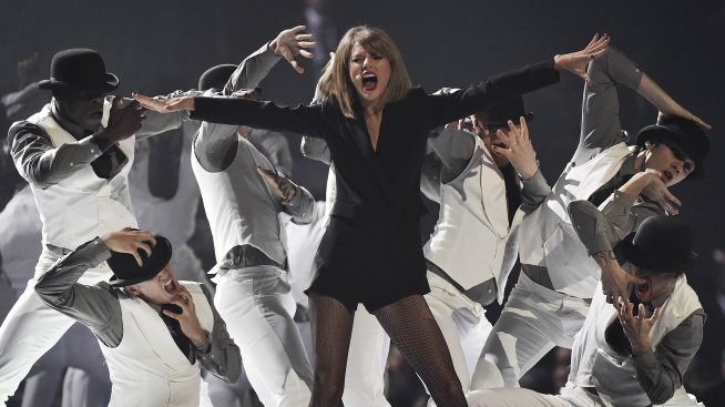 Тейлър Суифт застрахова краката си за 40 млн. долара