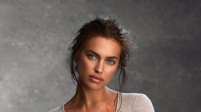 В крачка: Ирина Шейк разхожда малката Леа