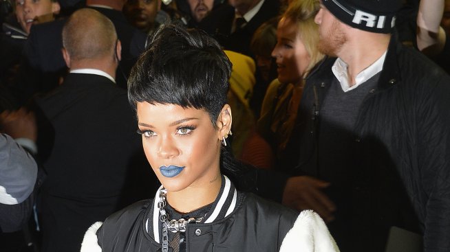 Риана дава 750 000 долара, за да отиде в космоса