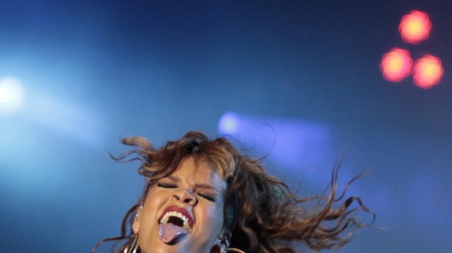 Риана се огледа в британски боксьор (снимка)