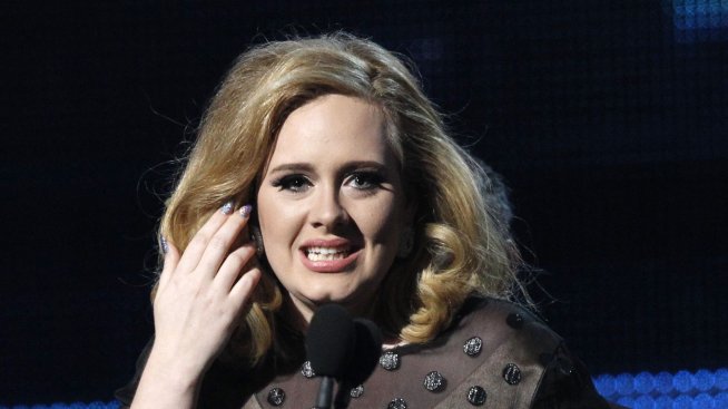 Адел отрече слуховете за сватба