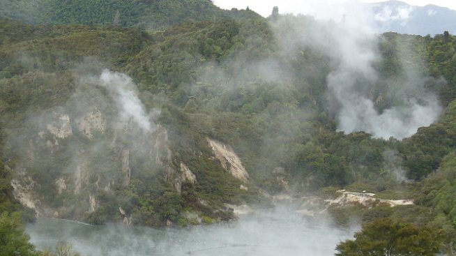 Най-голямото езеро с гореща вода в света