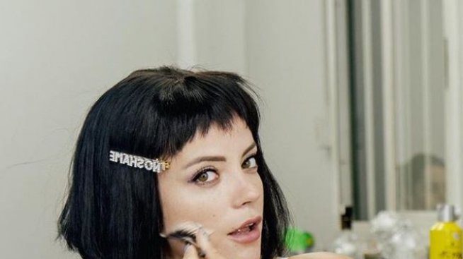 Лили Алън си търси мъж в Тиндър за знаменитости