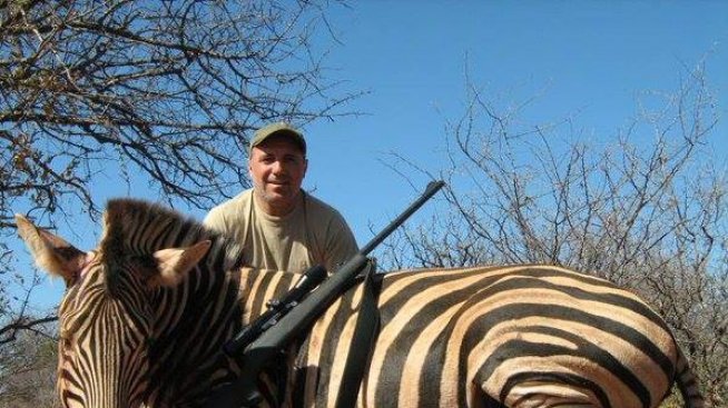 Недоволство срещу Христо Стоичков заради убит жираф и зебра