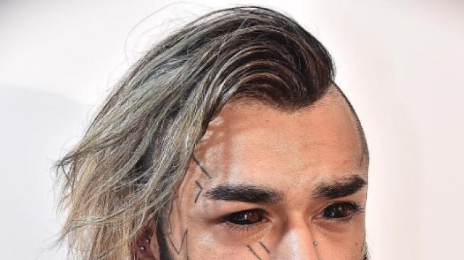 Татуистът, който татуира очите си