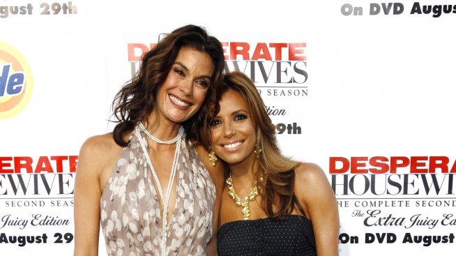 Тери Хачър с етикет „самотница“, лепнат от Ева Лонгория