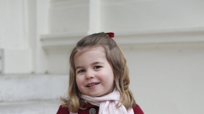 Принцеса Шарлот тръгна на детска градина с усмивка