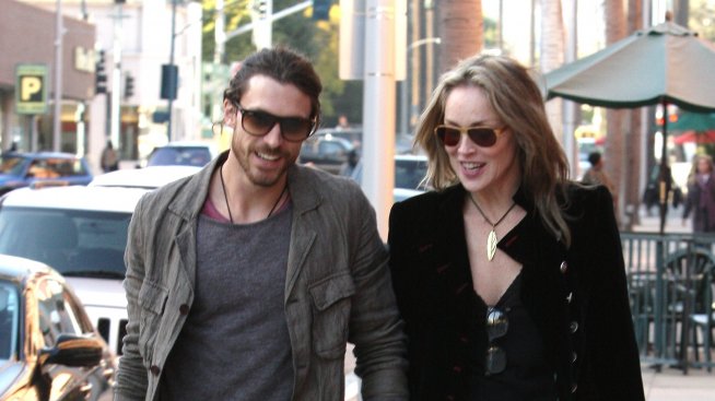 Шарън Стоун e щастлива с младока Мартин