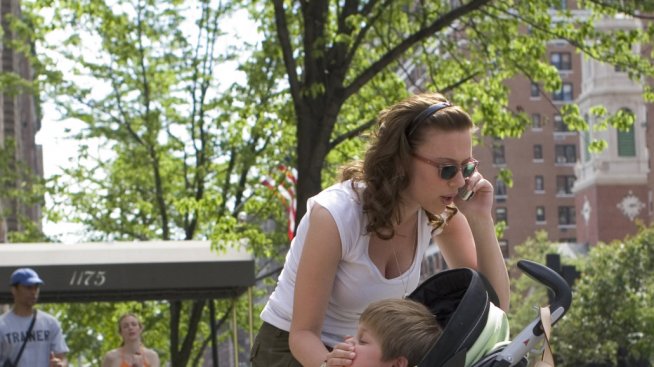 Как да помогнете на току-що родилата си приятелка