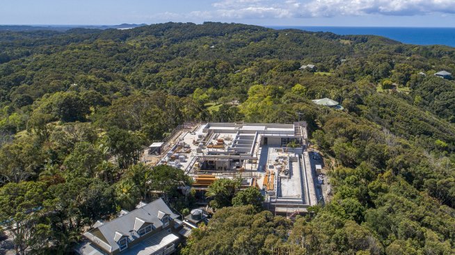 Къщата на Крис Хемсуърт прилича на завод