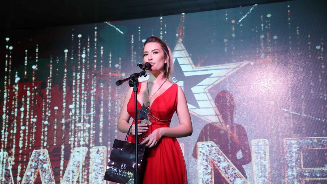 Коя е истинската Тита? Два кадъра, различни килограми