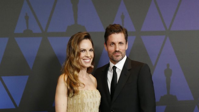 Хилари Суонк показа за първи път съпруга си