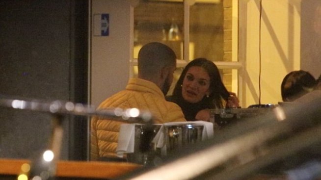 Опасно близо: Дрейк се забавлява в Амстердам с порнозвезда