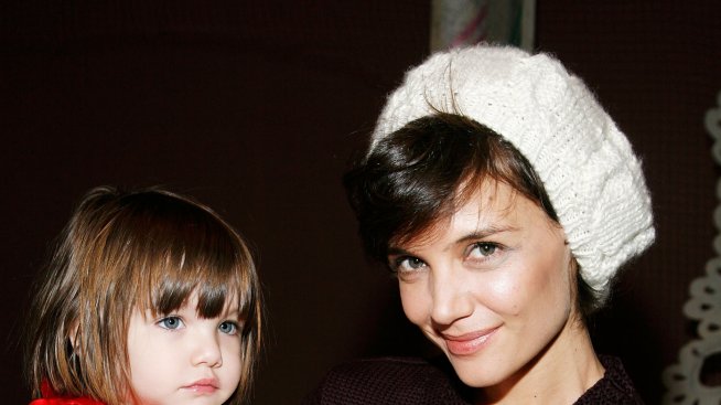 Кейти Холмс в шок от бонбони с формата на пенис