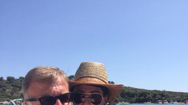 Наско Сираков и Илиана Раева се радват на внучка