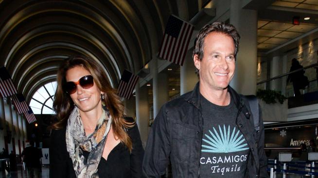 Синди Крауфорд и съпругът ѝ приличат на младоженци