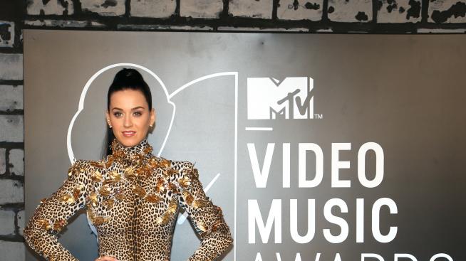 Кейти Пери се чувства „прекалено стара“, за да се съблича