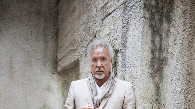 Финалистите в “X Factor“ ще се срещнат с Том Джоунс