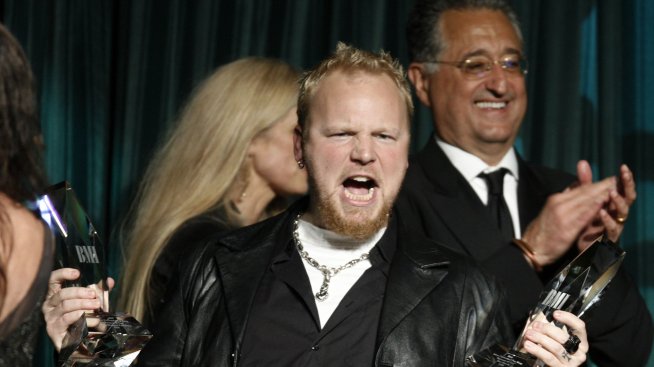 Мениджъри подгониха китариста Бен Муди