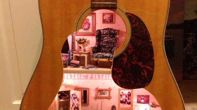 Къща за кукли в китара