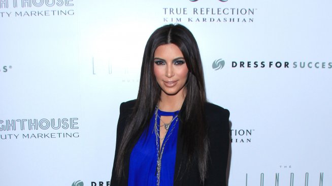 Атакуваха Ким Кардашян с бомба от брашно (видео)
