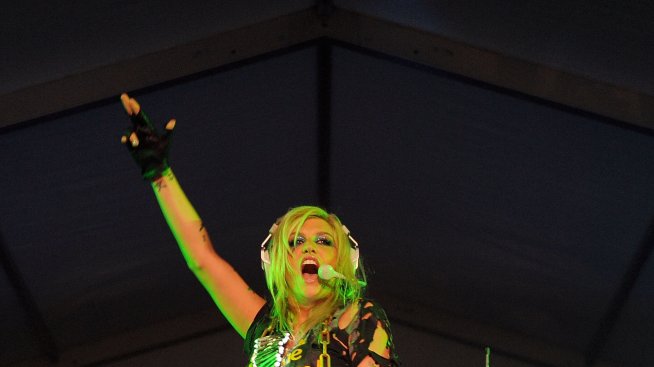 Кейша иска да се къпе гола с Бритни