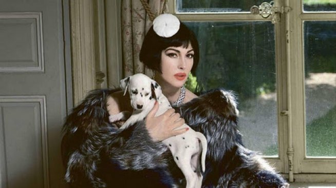 В прегръдките на Моника Белучи