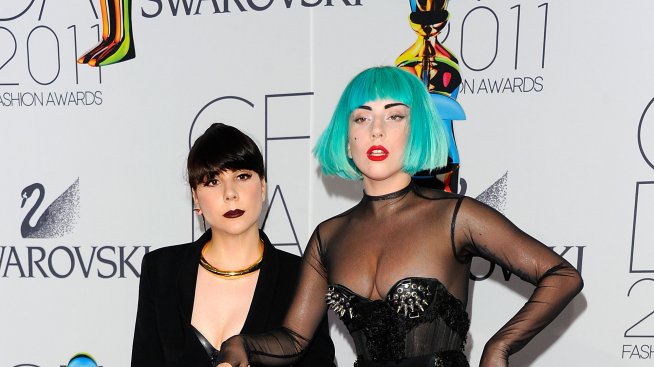 Лейди Гага и сестра й ще правят дрехи