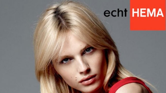 Мъжкият модел Андрей Пеич рекламира сутиен