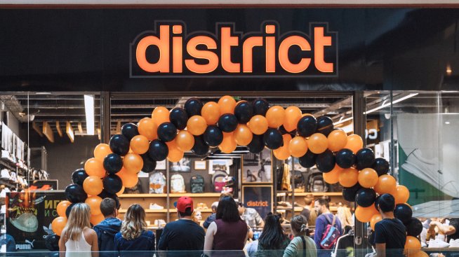 Нов магазин за спортни и ежедневни обувки District отвори врати в София