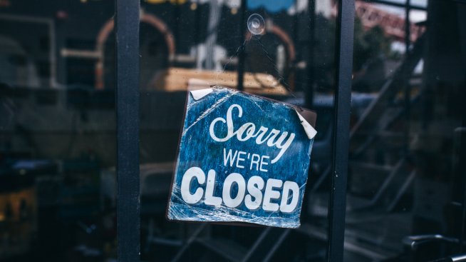 Безславно: Първият нудистки ресторант в Париж затваря