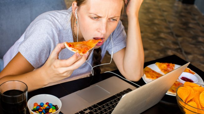 Трупате килограми – помислете как се храните на работа