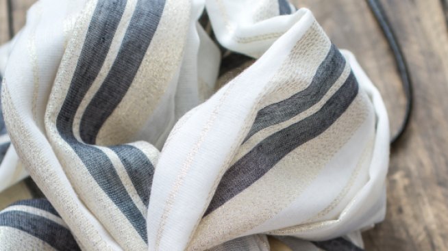 Летните шалове и как да ги носим