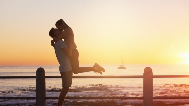 Любовна връзка – кои зодии си пасват най-много (2 част)